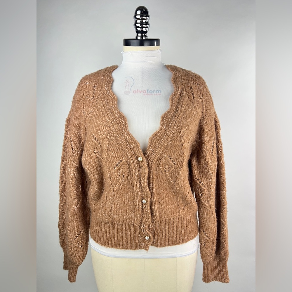 💚 2915. Low V-Neck Button Front Cardigan
